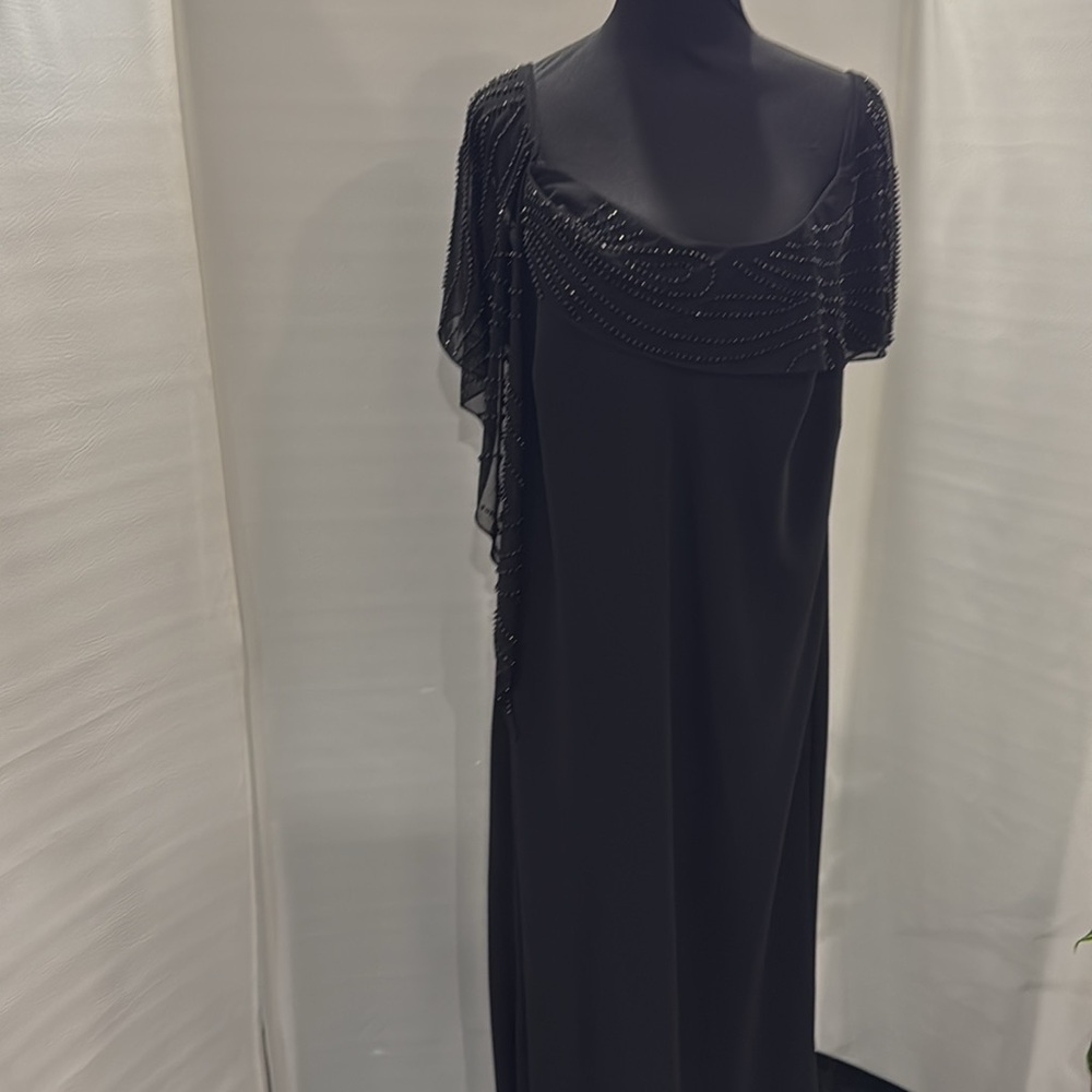 Beautiful midi S. L. Fashions Woman Black cocktail dress, Size 22W